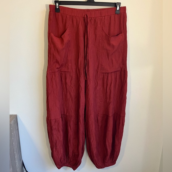 HALARA Mid Rise Drawstring Joggers - Picture 2 of 9